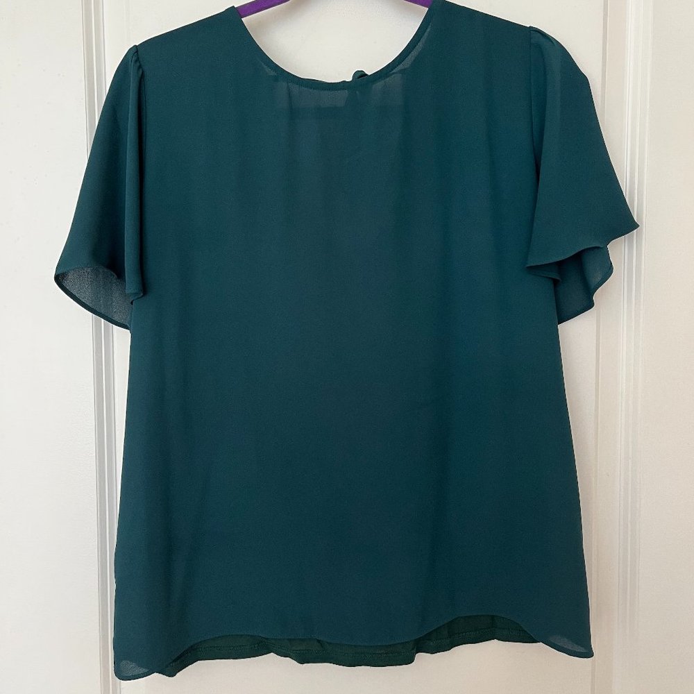 Loft mixed media tie back top flutter-sleeve in green size M